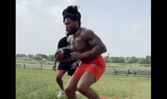 Derrick Henry of the Tennessee Titans performing footwork and sprint workouts
